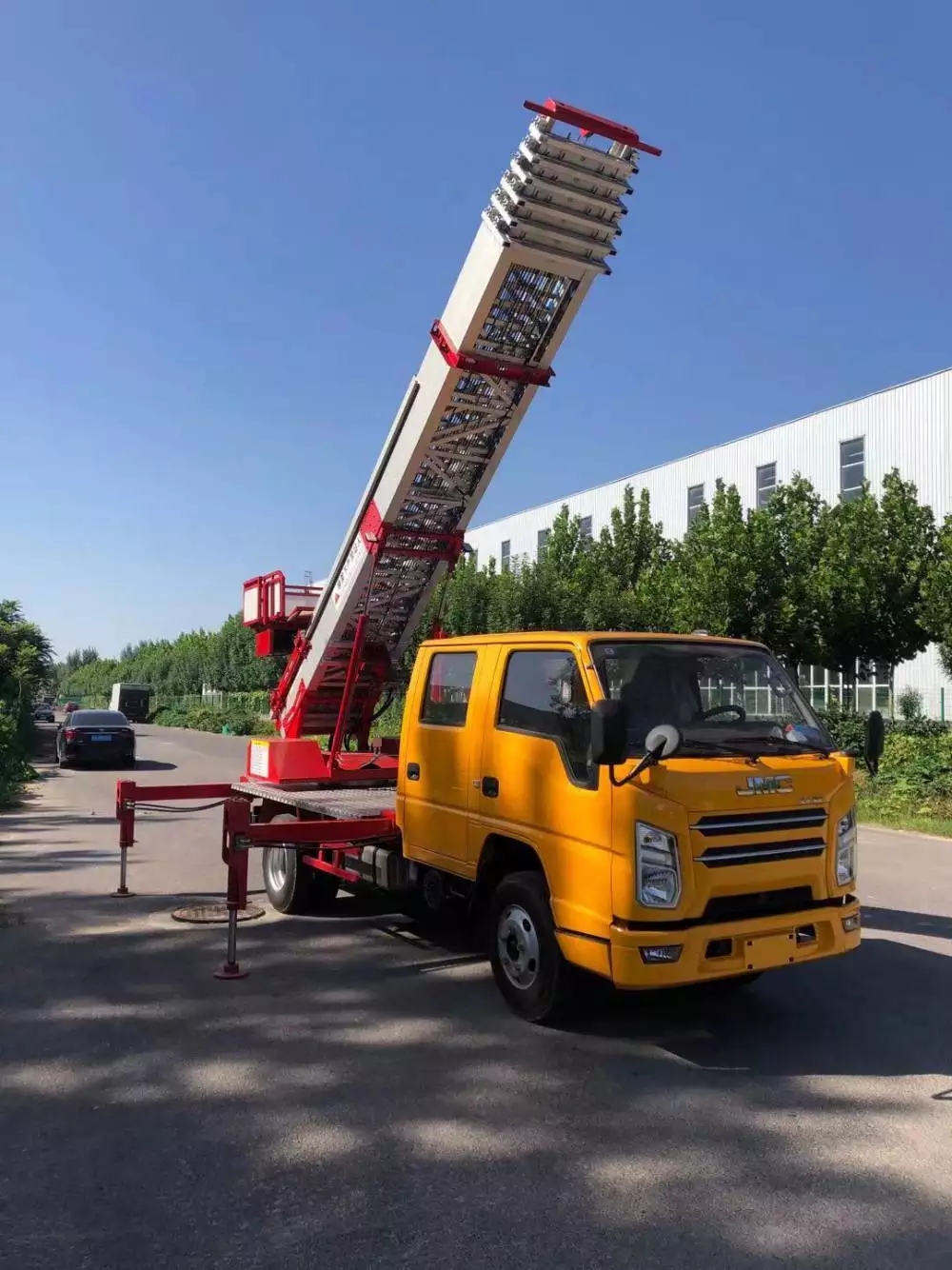 沅陵附近的云梯车出租服务：轻松解决高空作业需求